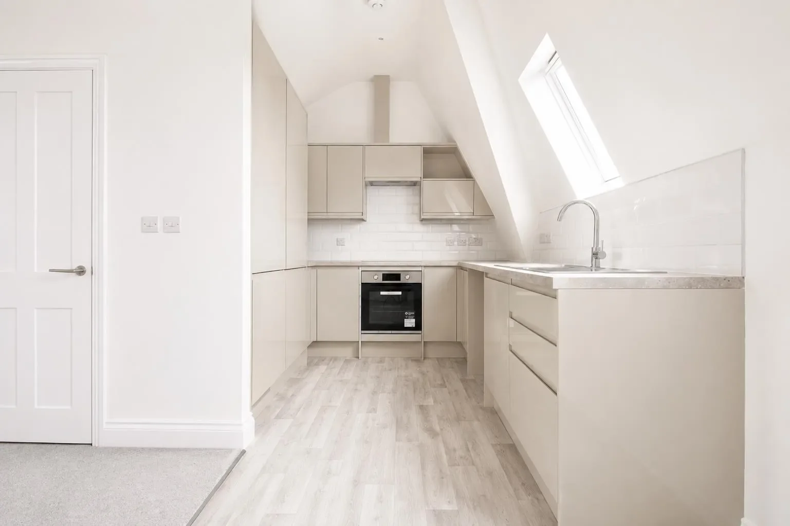 Flat Upper Richmond Road West in Greater London