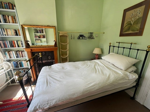 Room Keyes Road in Greater London