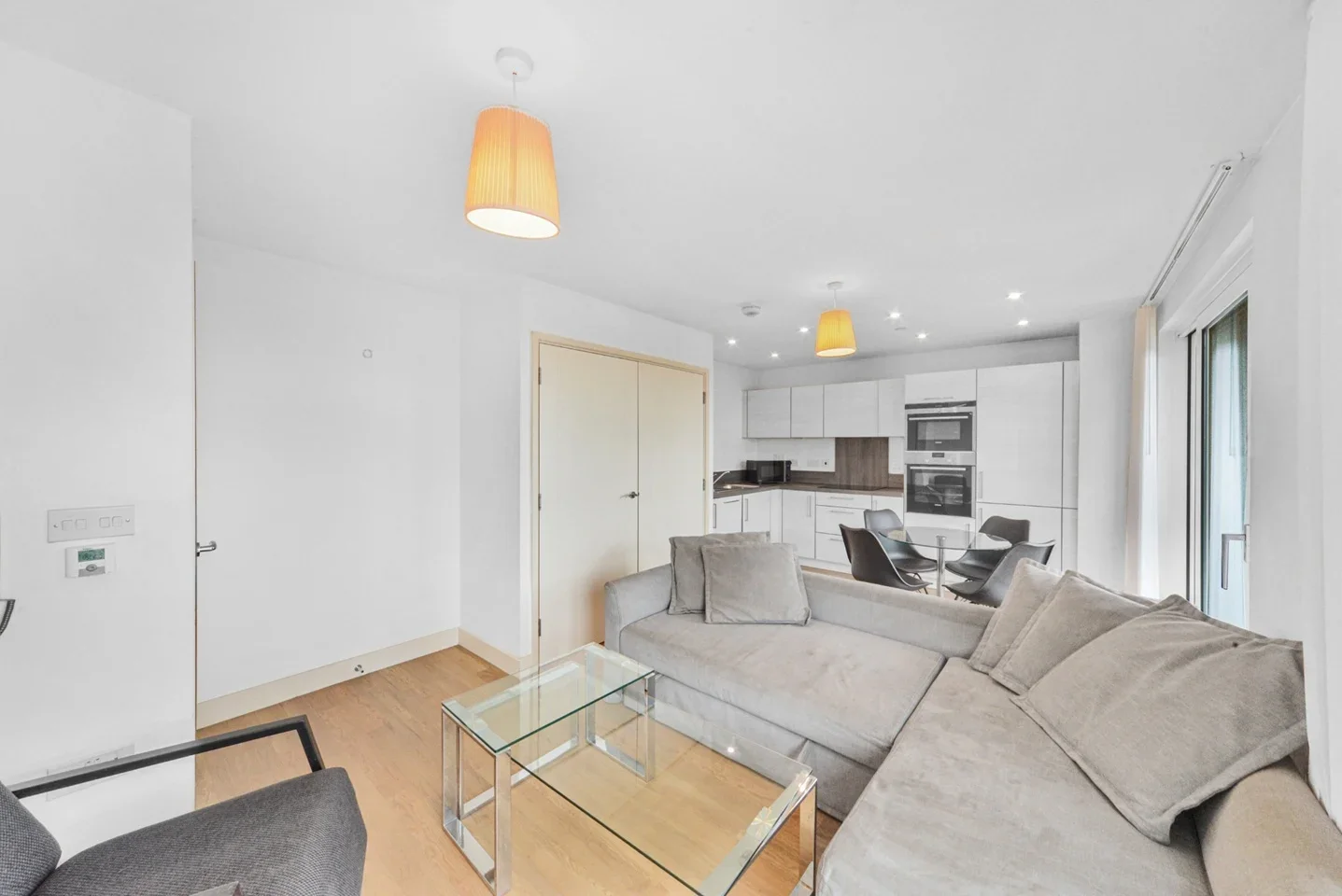 Flat Jefferson Plaza in Greater London