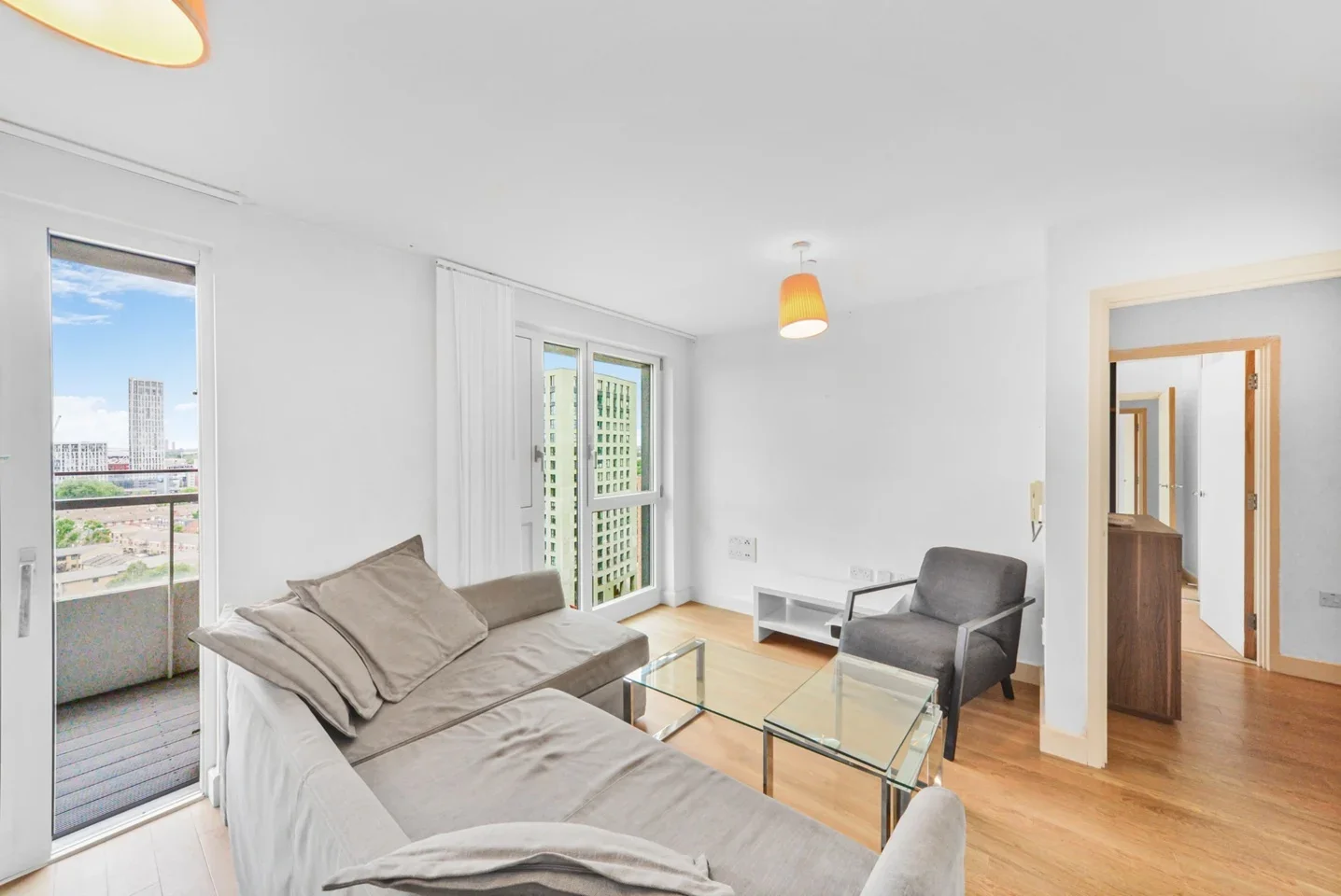 Flat Jefferson Plaza in Greater London