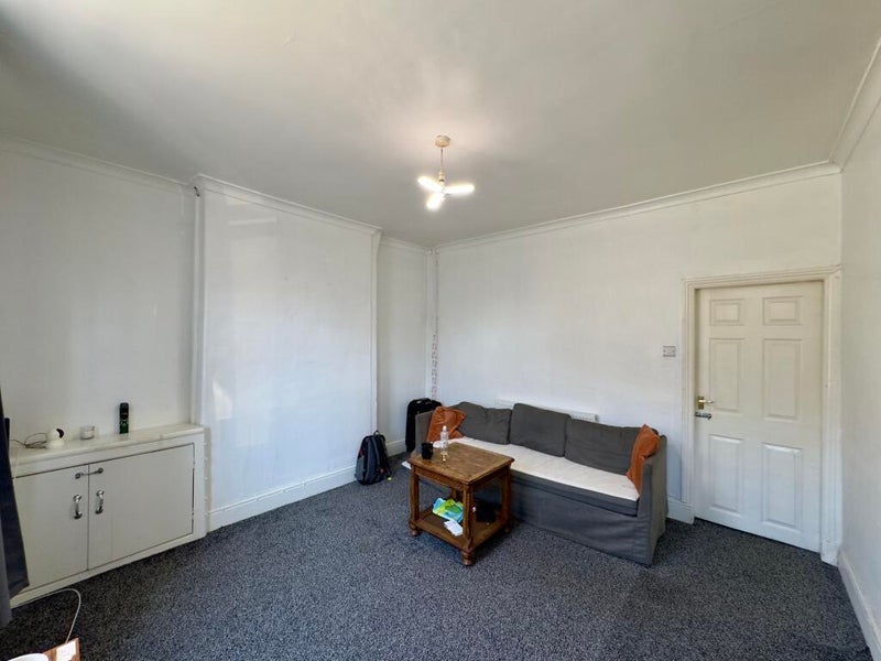 Room Hunslet Street in Burnley