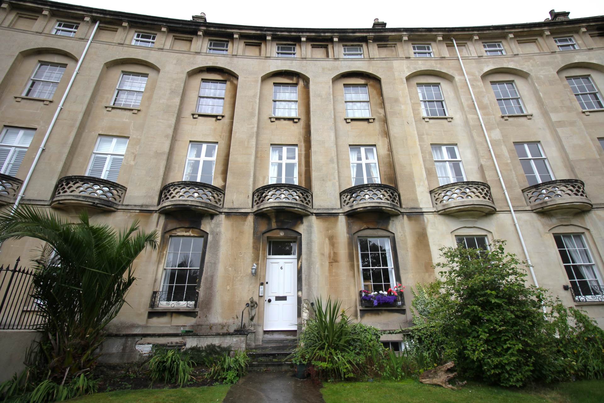 Flat Royal Crescent in Weston-super-Mare