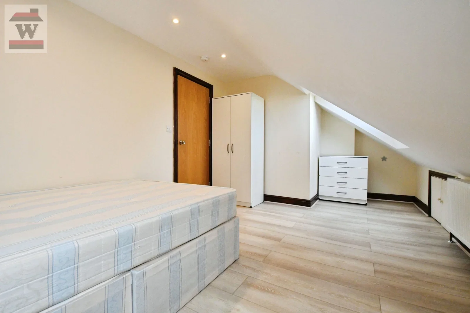 Flat Lampton Road in Greater London