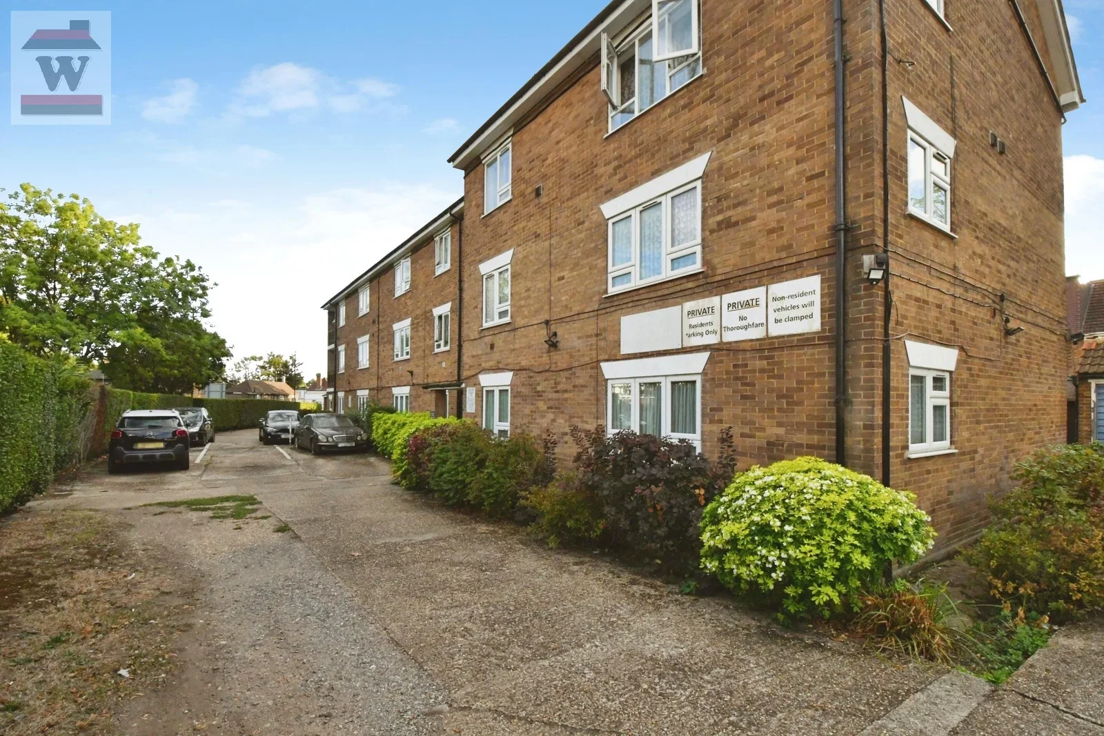 Flat Lampton Road in Greater London