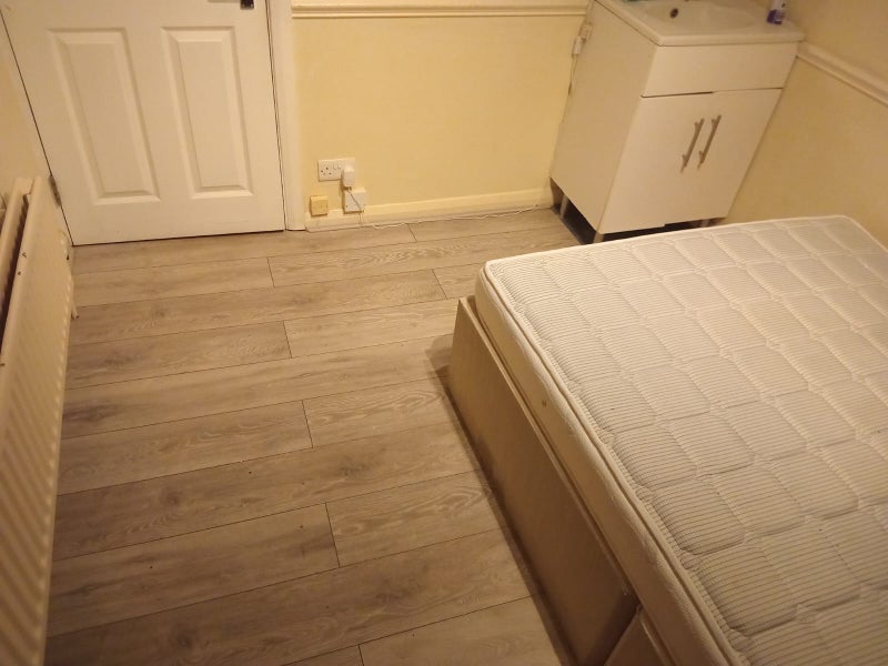 Room Dedworth Road in Windsor