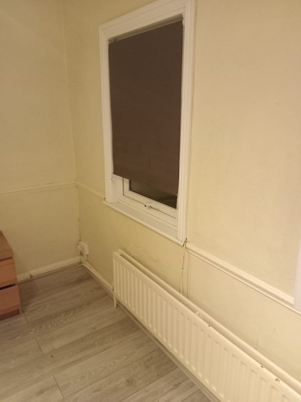 Room Dedworth Road in Windsor