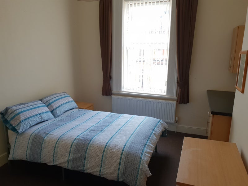Room Cross Street in Crosby