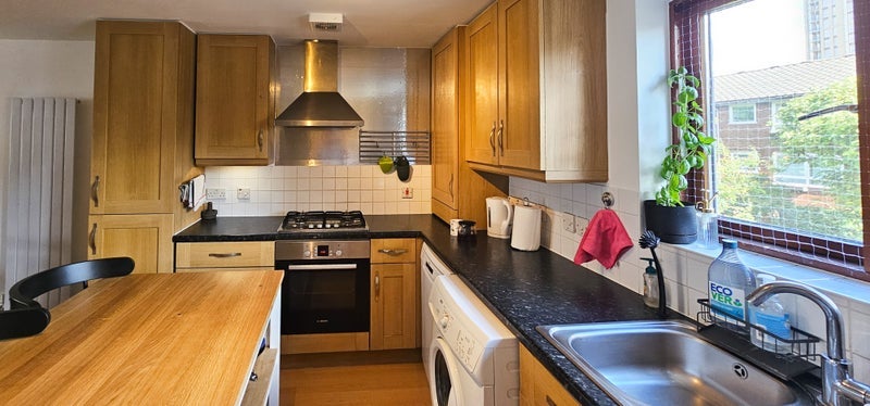 Room Rainhill Way in Greater London
