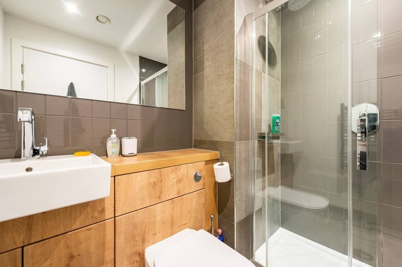 Room Timberyard Street in Greater London