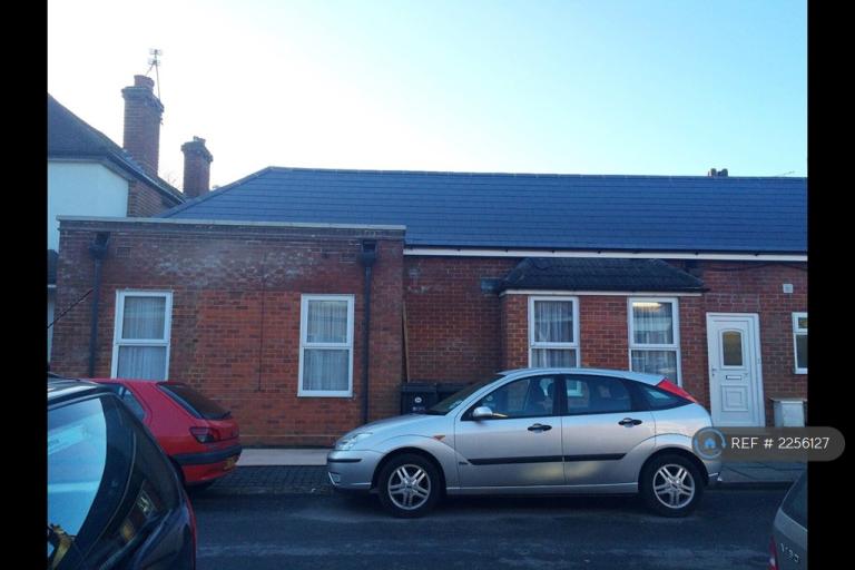 Flat Burnham Road in St Albans