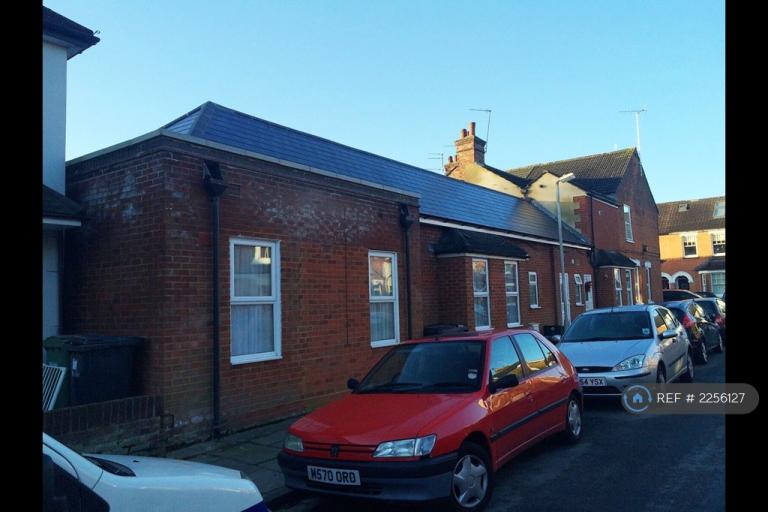 Flat Burnham Road in St Albans