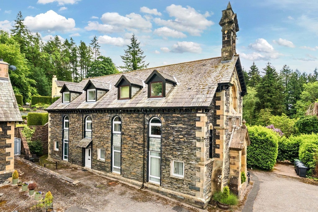 Flat Ambleside Road in Troutbeck Bridge