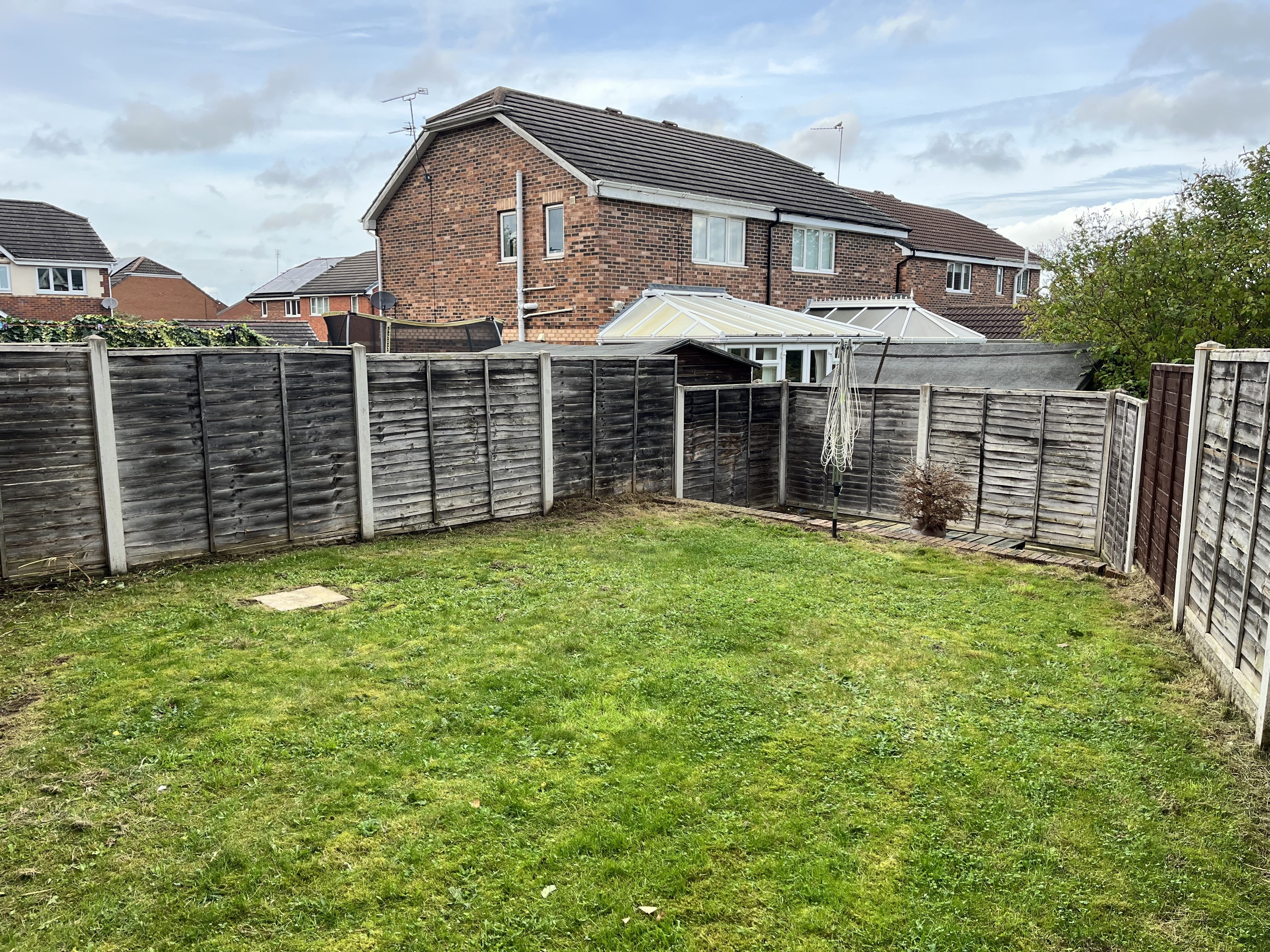 House Chatsworth Drive in Doncaster