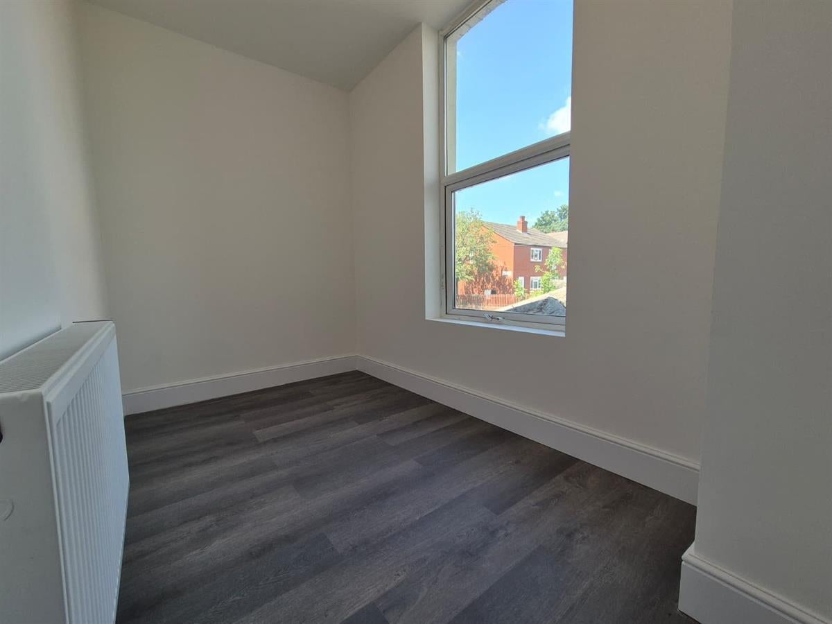 Flat Frankland Grove in Leeds