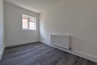 Flat Frankland Grove in Leeds