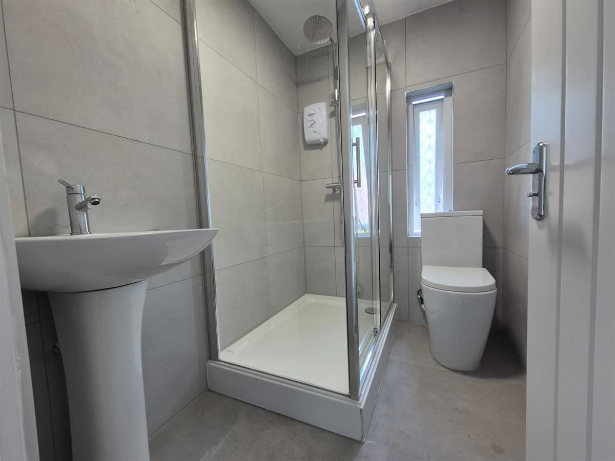 Flat Frankland Grove in Leeds