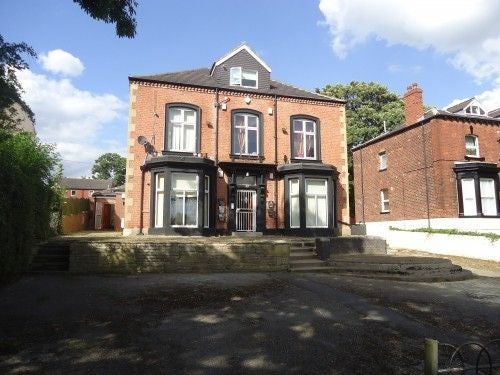 Flat Frankland Grove in Leeds