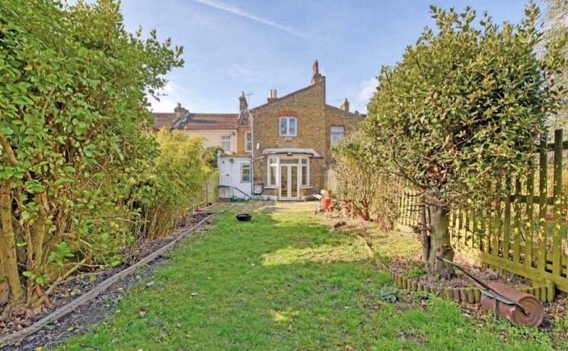 Room Tylney Road in Greater London