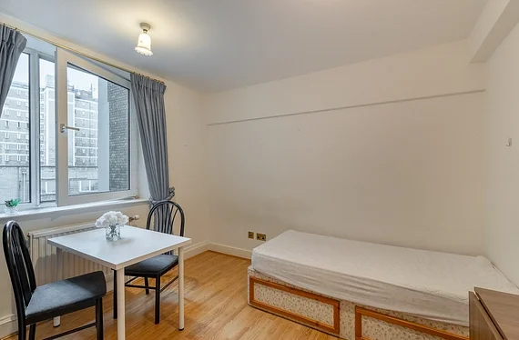 Flat Sloane Avenue in Greater London