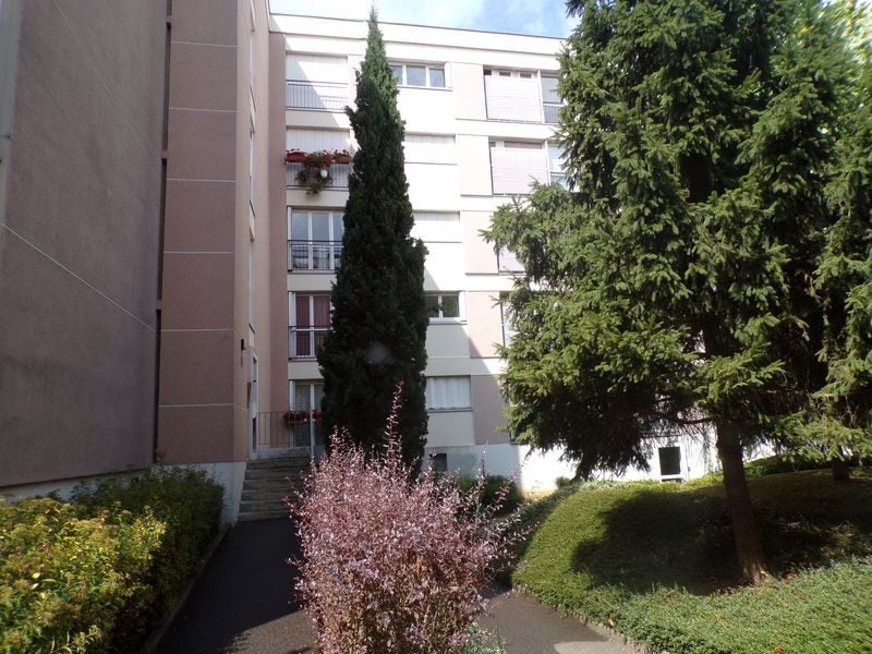 Flat Place des Sorbiers in Yerres