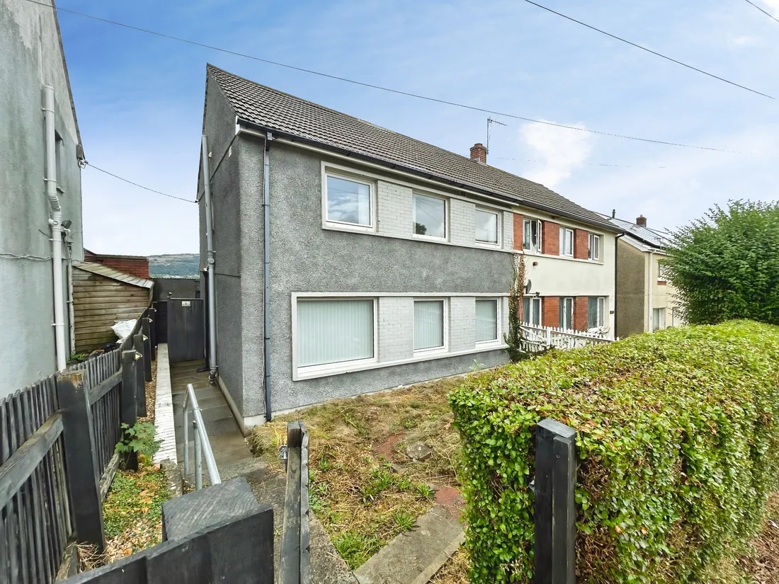 House Moorland Road in Neath
