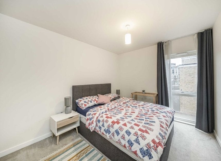Flat Bittacy Hill in Greater London