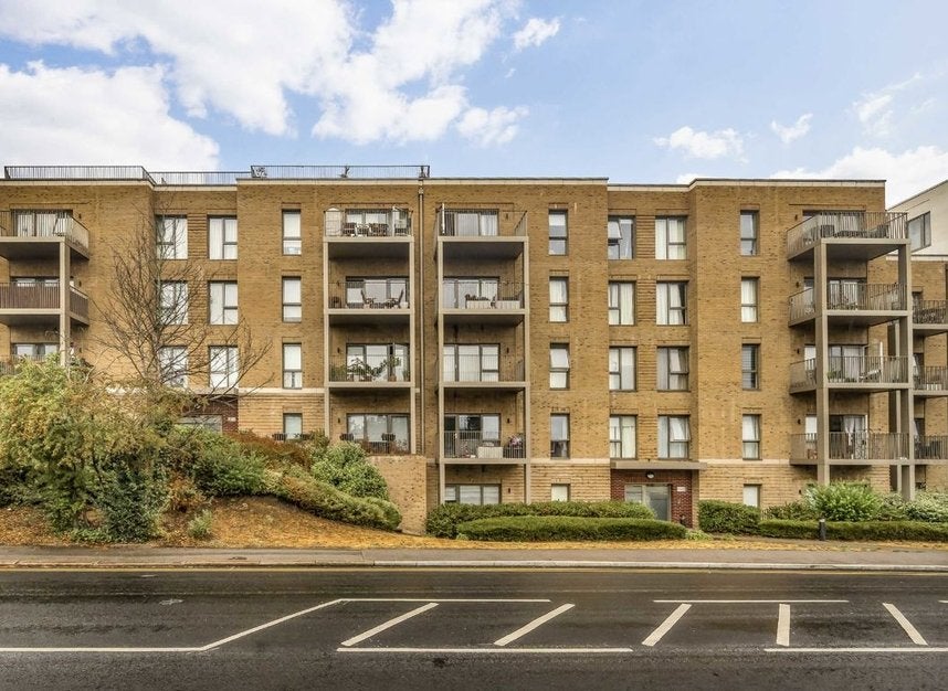 Flat Bittacy Hill in Greater London