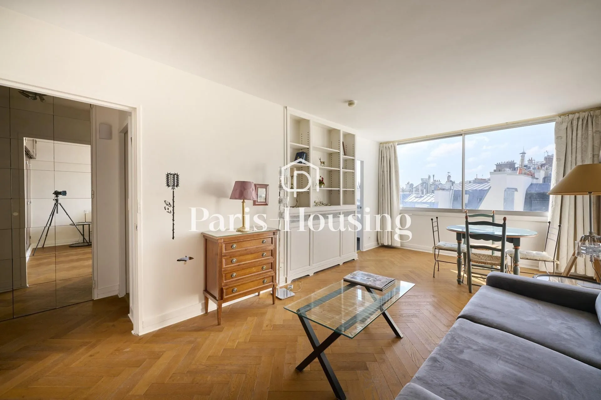 Flat Rue du Faubourg Saint-Honoré in Paris