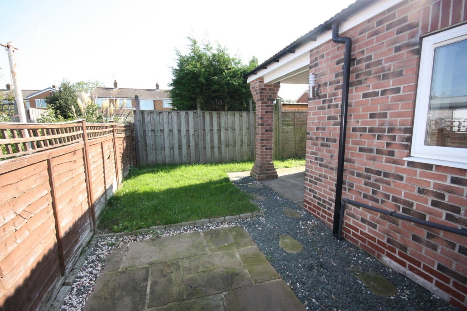 House Whitethorn Close in Huntington