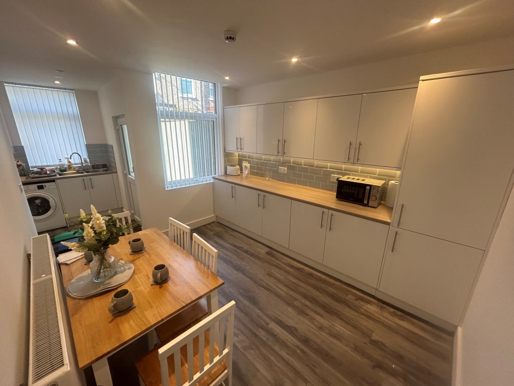 Flat Chatsworth Avenue in Wallasey