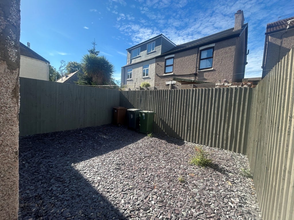 Flat Chatsworth Avenue in Wallasey