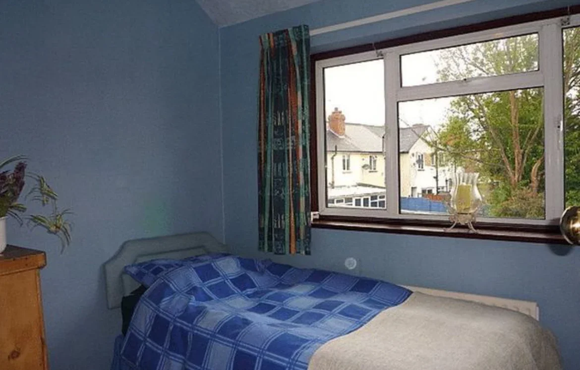 House Longford Avenue in Greater London