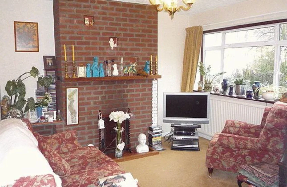 House Longford Avenue in Greater London