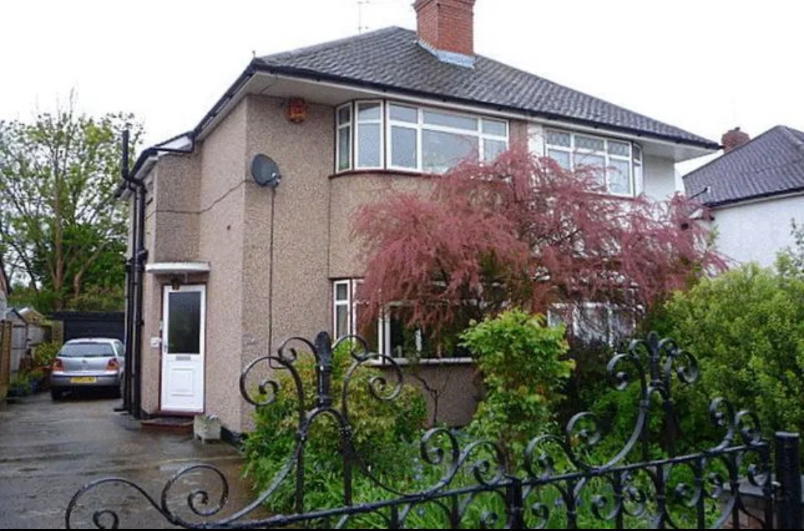 House Longford Avenue in Greater London