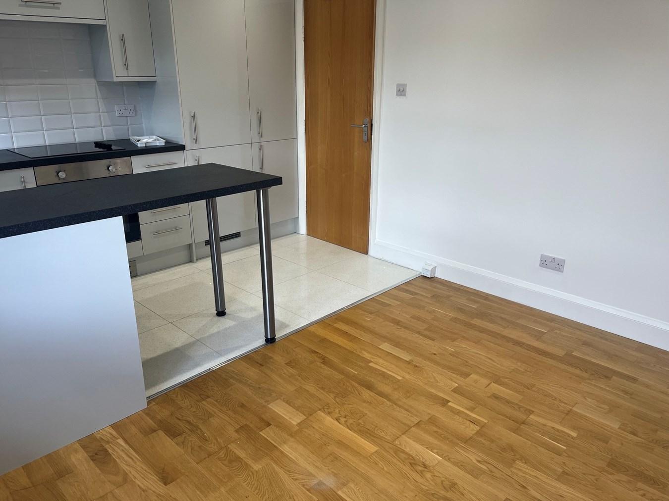 Flat Woodside Road in Amersham