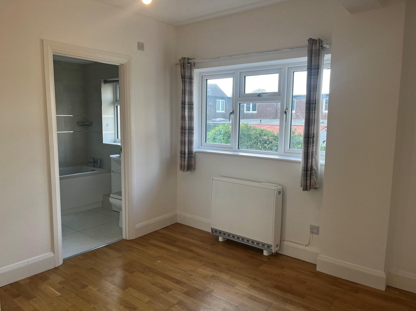 Flat Woodside Road in Amersham