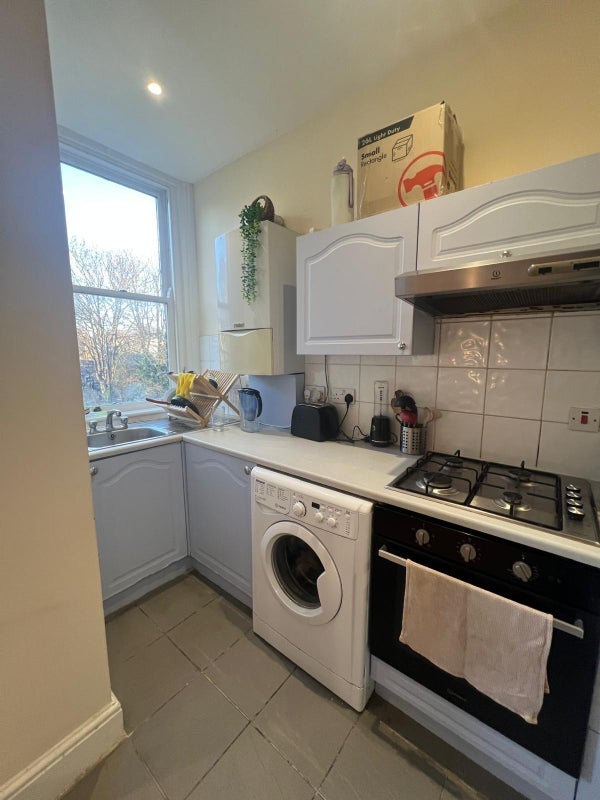 Room Elmore Street in Greater London