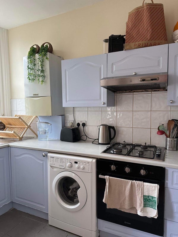Room Elmore Street in Greater London