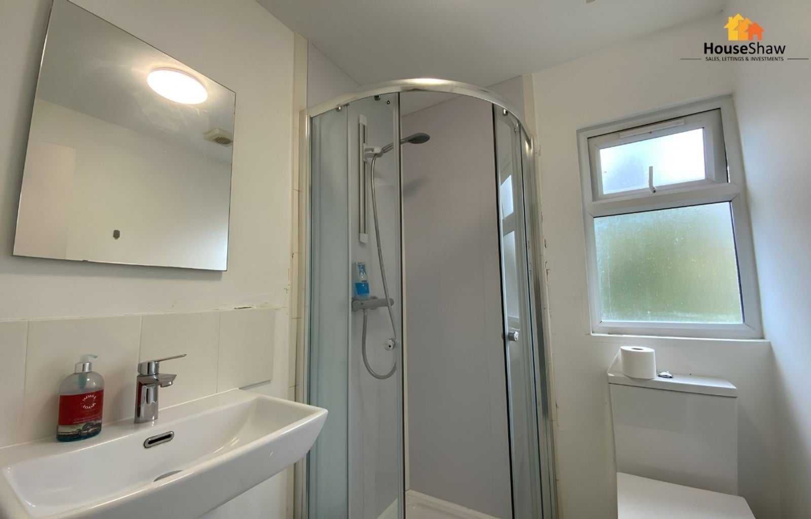Room Hughenden Road in High Wycombe