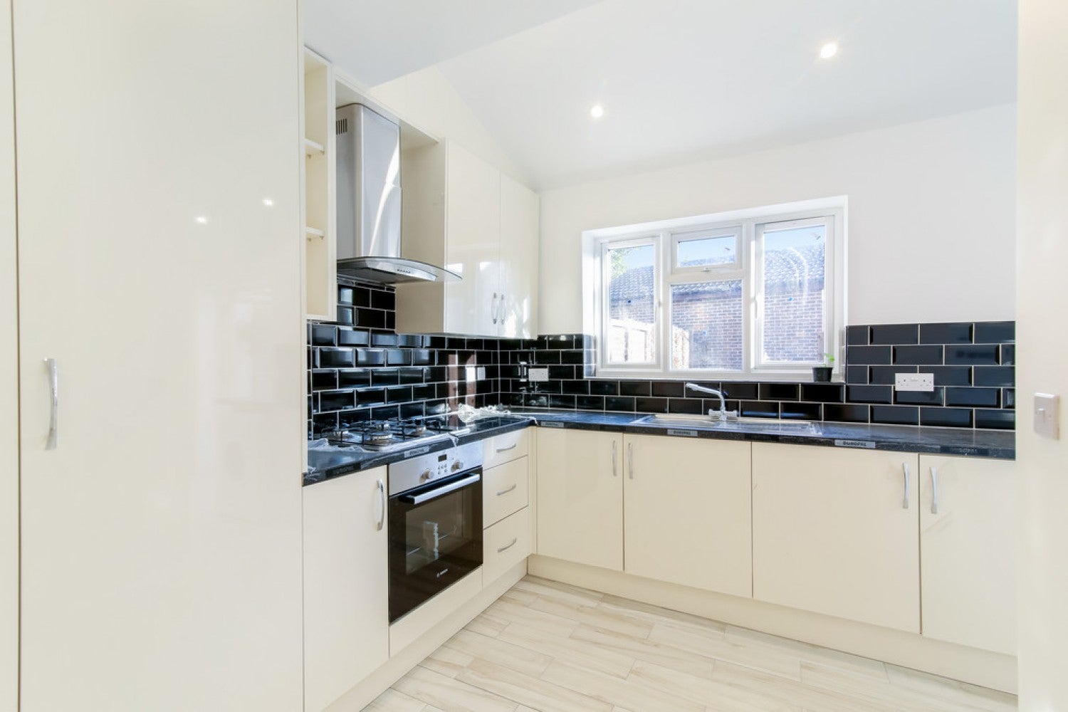 Room Woodland Way in Greater London