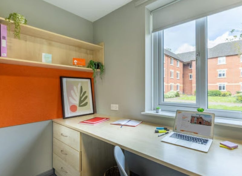 Room Calthorpe Court in Birmingham