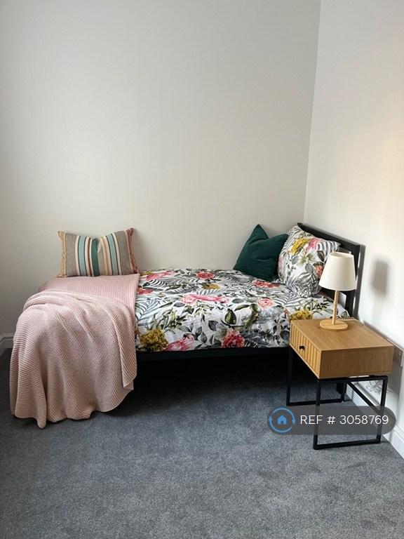 Room Bath Street in Chadderton