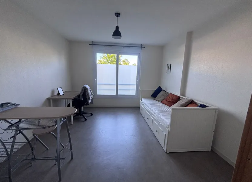 Room Route de Nouaillé in Saint-Benoît