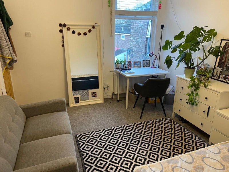 Room Bowscale Close in Manchester