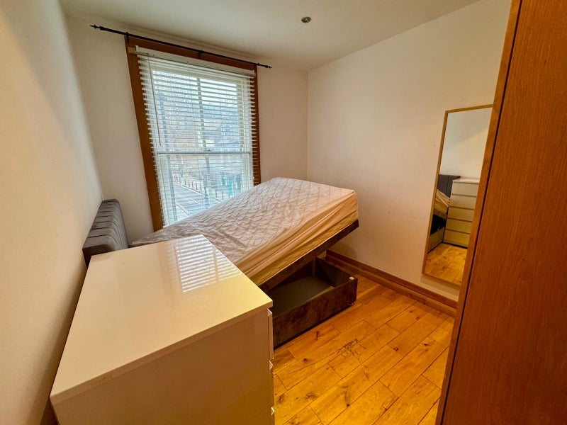Room Pitfield Street in Greater London