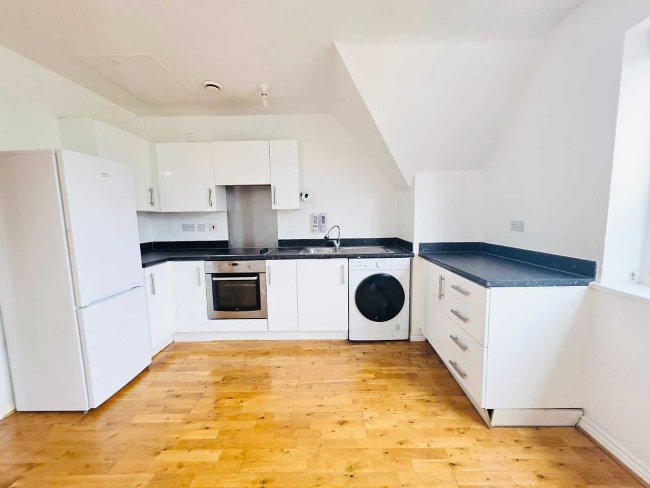 Flat Varcoe Gardens in Greater London