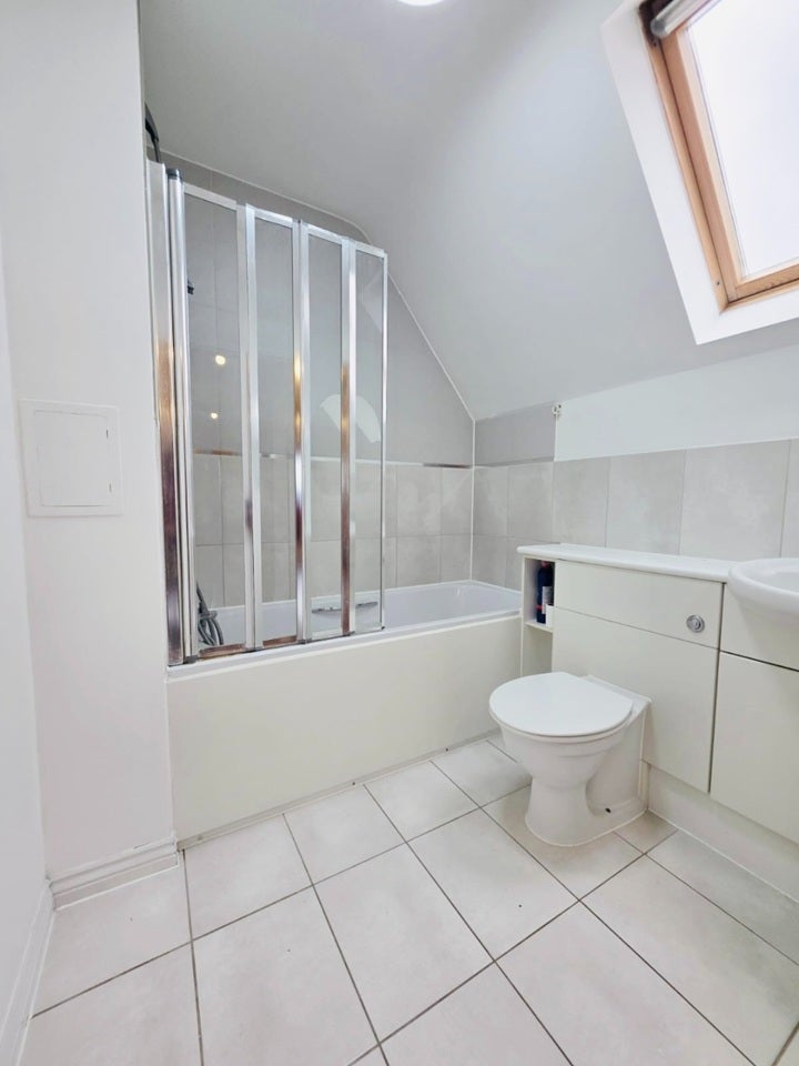 Flat Varcoe Gardens in Greater London