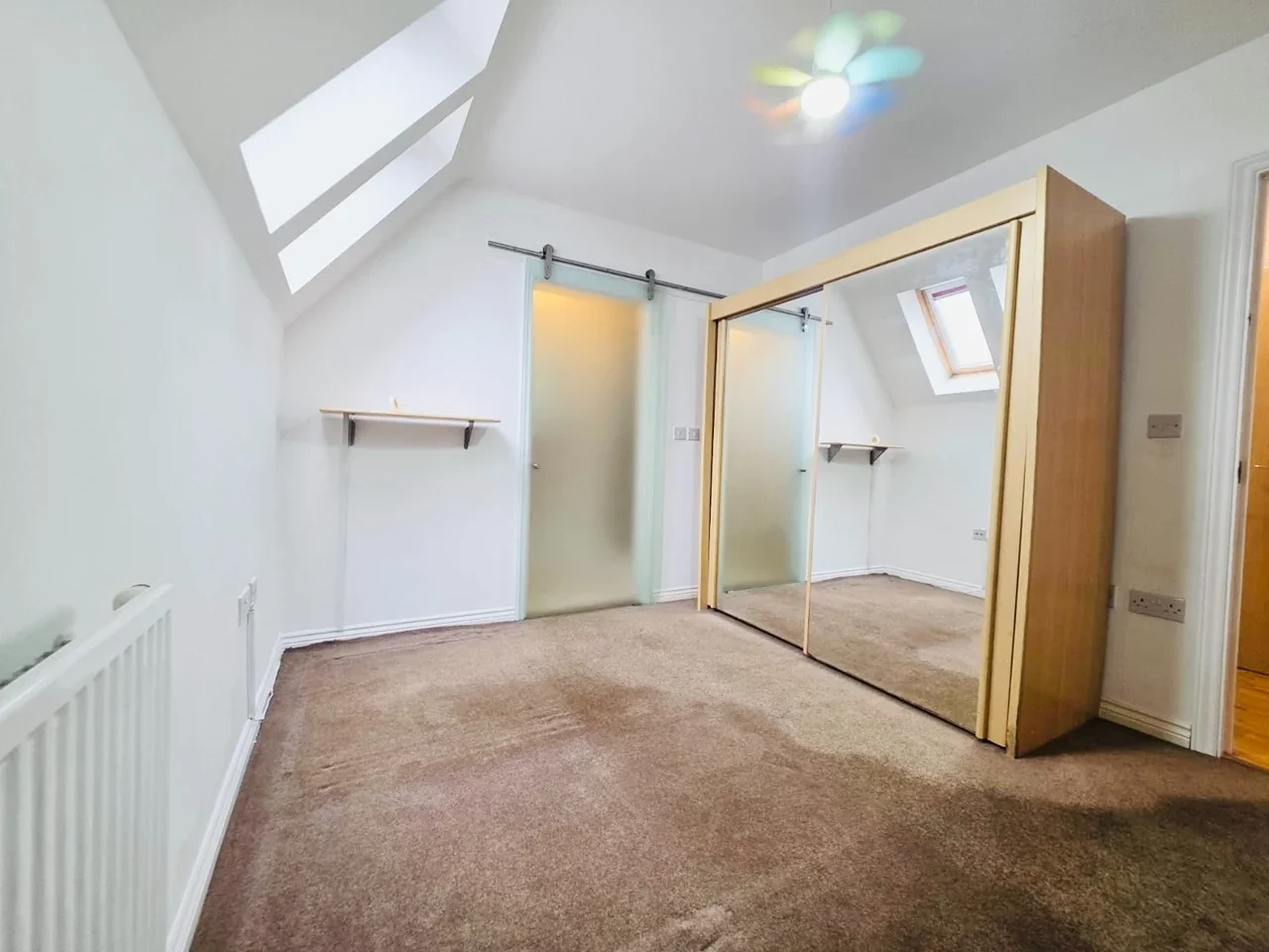 Flat Varcoe Gardens in Greater London