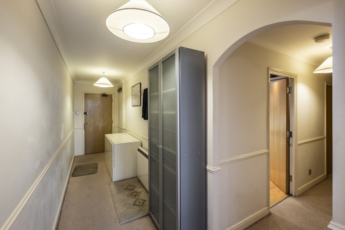 Flat Curlew Street in Greater London