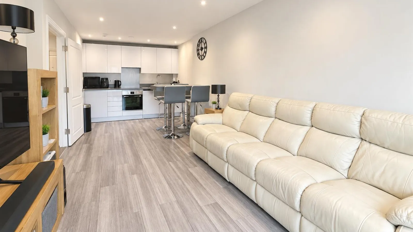 Flat Waterloo Road in Greater London